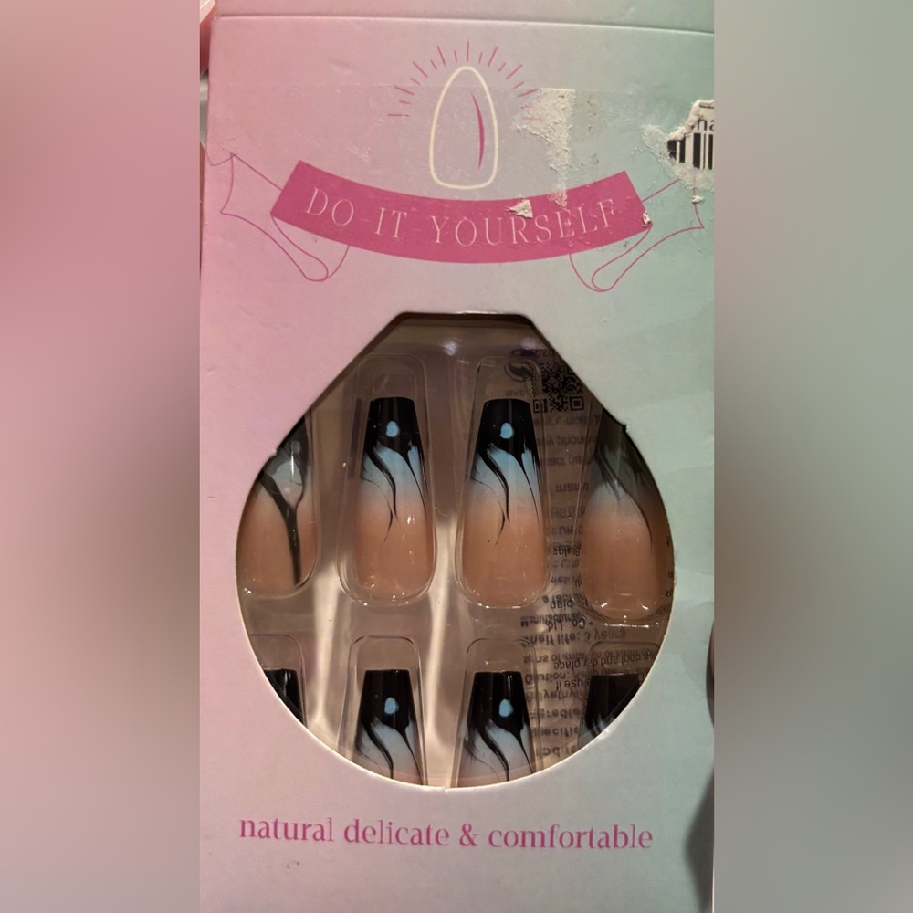 Artificial Nails With Designs
